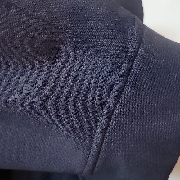 lululemon athletica Men's True Blue Hooded Jacket - Picture 6 of 11